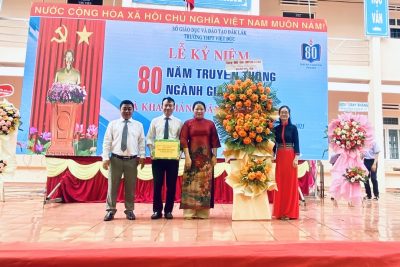 TRƯỜNG THPT VIỆT ĐỨC TỔ CHỨC LỄ KHAI GIẢNG NĂM HỌC 2025-2026
