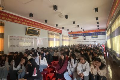 TRƯỜNG THPT VIỆT ĐỨC TỔ CHỨC CHIẾU PHIM “ MƯA ĐỎ” HƯỚNG TỚI KỶ NIỆM NGÀY THÀNH LẬP QUÂN ĐỘI NHÂN DÂN VIỆT NAM 22/12